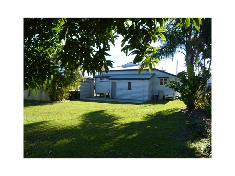 32 Pulgul St, Urangan QLD 4655