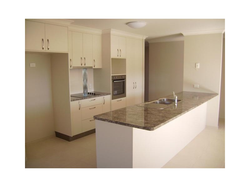 L216- No 11 Coventry Ct, Urraween QLD 4655