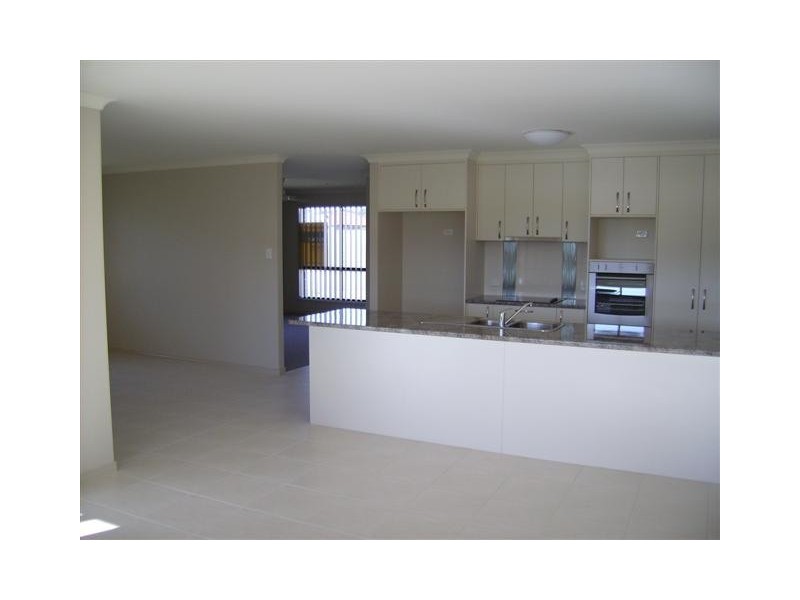 L216- No 11 Coventry Ct, Urraween QLD 4655