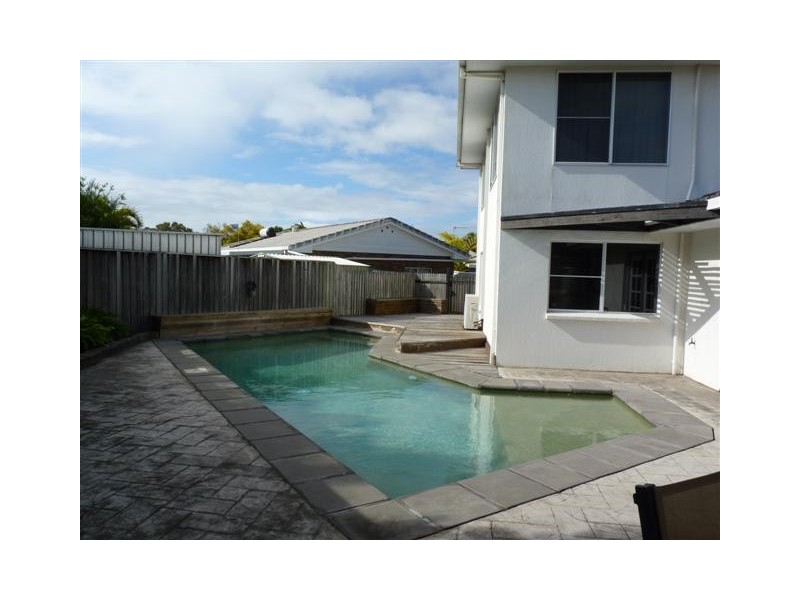 9 Golden Ct, Kawungan QLD 4655