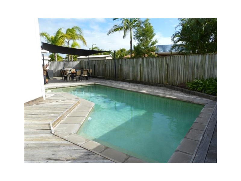 9 Golden Ct, Kawungan QLD 4655