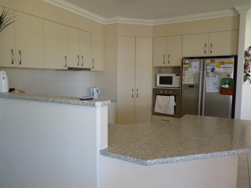 6 Lancaster Cct, Urraween QLD 4655