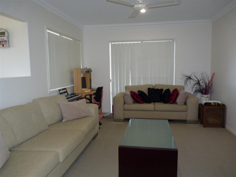 6 Lancaster Cct, Urraween QLD 4655