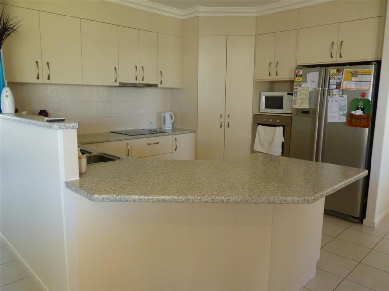 6 Lancaster Cct, Urraween QLD 4655