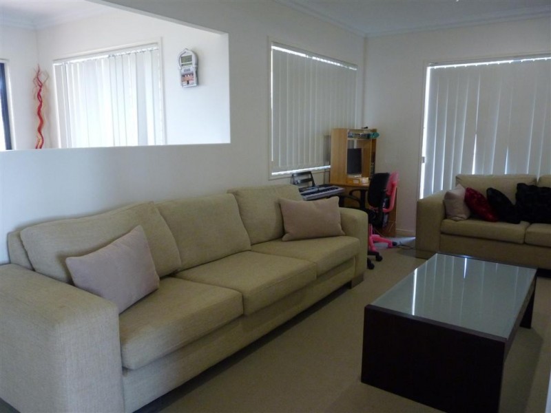 6 Lancaster Cct, Urraween QLD 4655