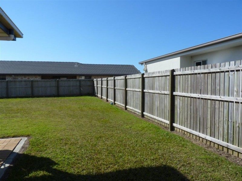 6 Lancaster Cct, Urraween QLD 4655