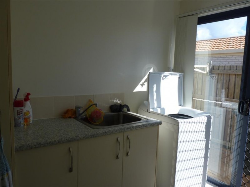 6 Lancaster Cct, Urraween QLD 4655