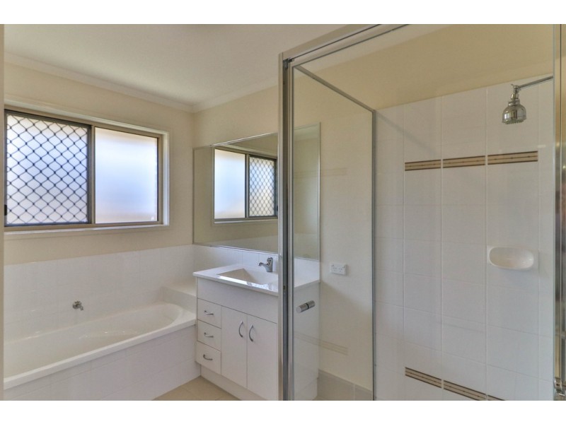 1 Duke Court, Urraween QLD 4655