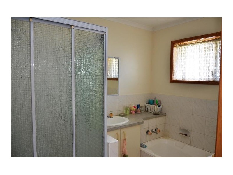 19 Ian Ave, Kawungan QLD 4655