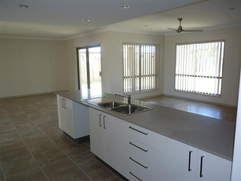 4 Duke Ct (L195), Urraween QLD 4655