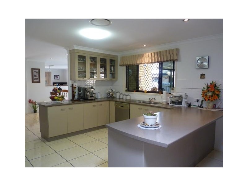 32 Harrison Cct, Urangan QLD 4655