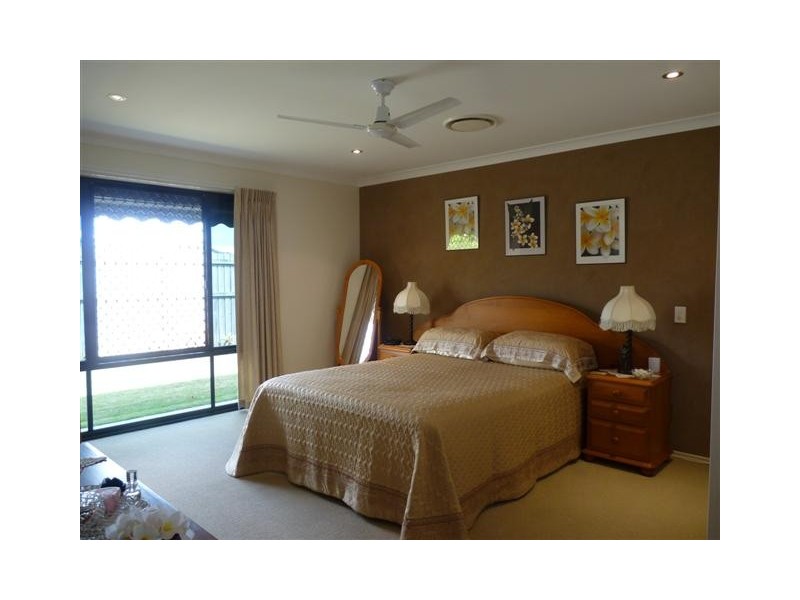 32 Harrison Cct, Urangan QLD 4655