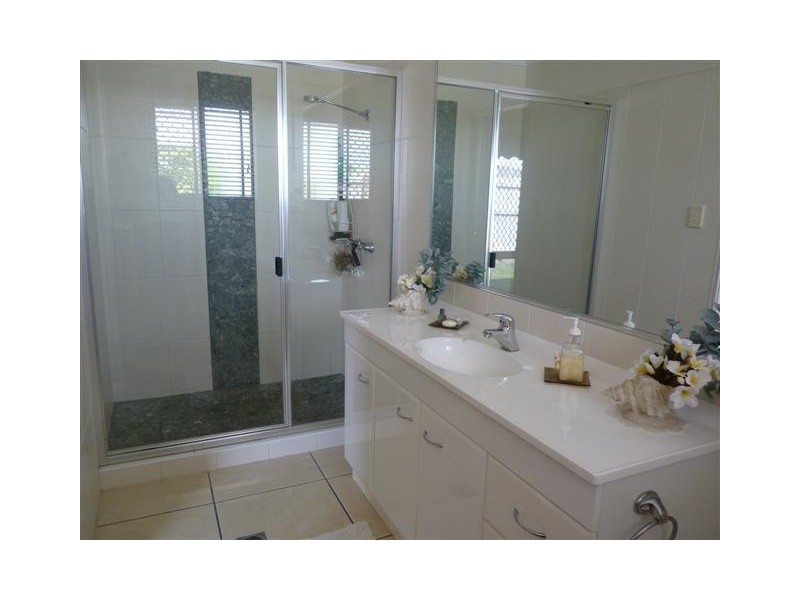 32 Harrison Cct, Urangan QLD 4655