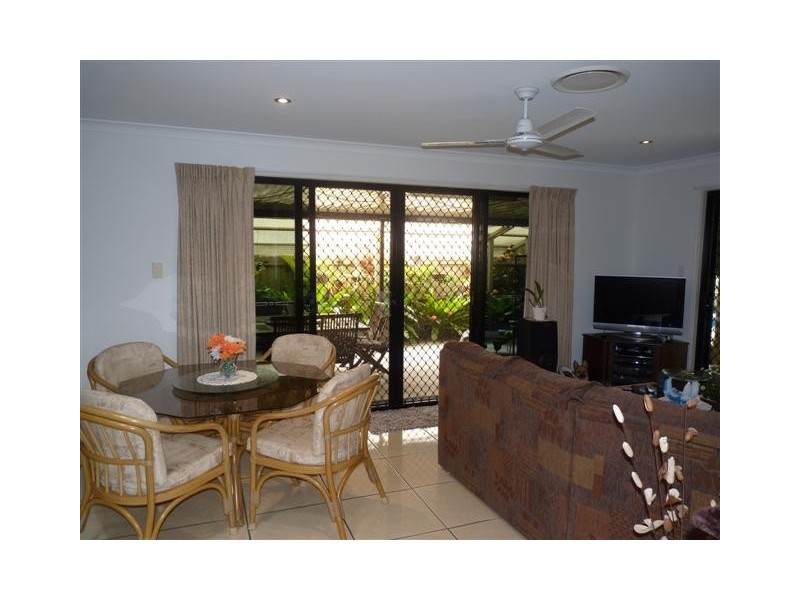 32 Harrison Cct, Urangan QLD 4655