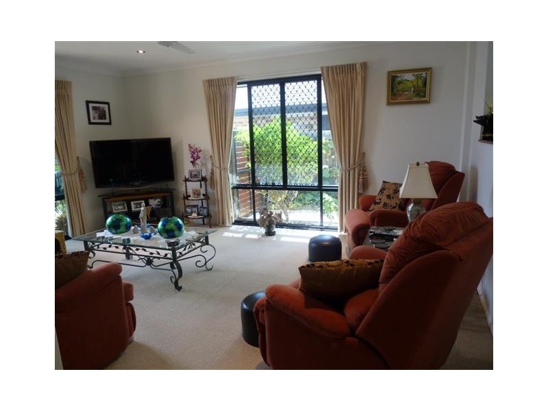 32 Harrison Cct, Urangan QLD 4655