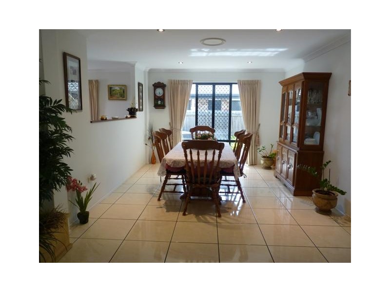 32 Harrison Cct, Urangan QLD 4655