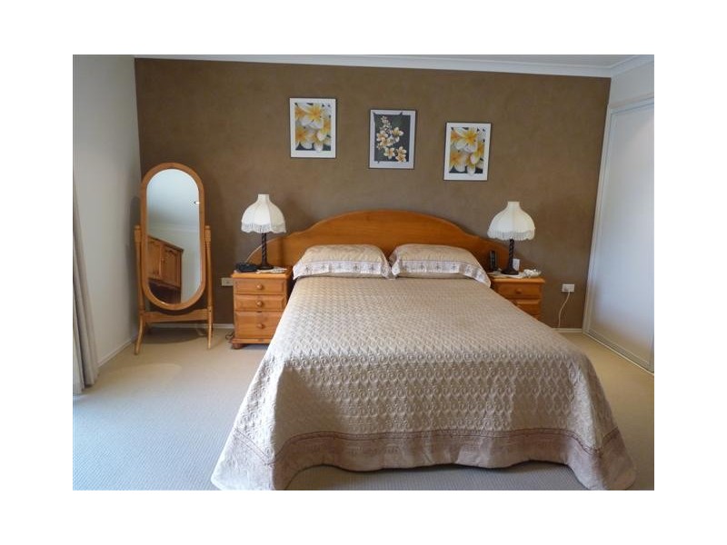 32 Harrison Cct, Urangan QLD 4655
