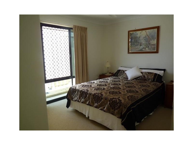 32 Harrison Cct, Urangan QLD 4655