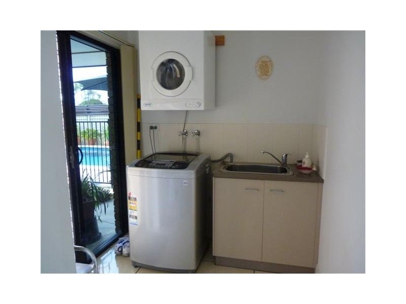 32 Harrison Cct, Urangan QLD 4655