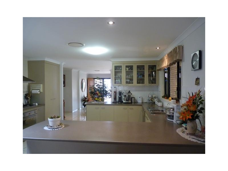 32 Harrison Cct, Urangan QLD 4655