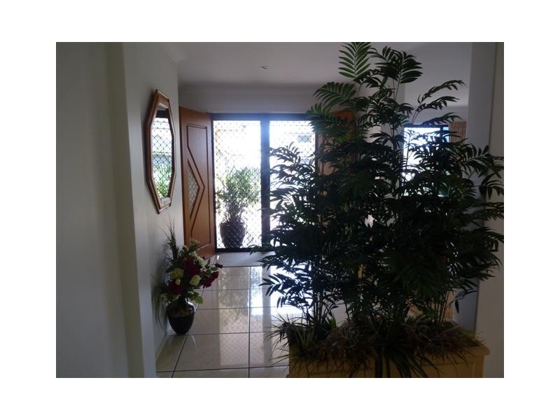 32 Harrison Cct, Urangan QLD 4655