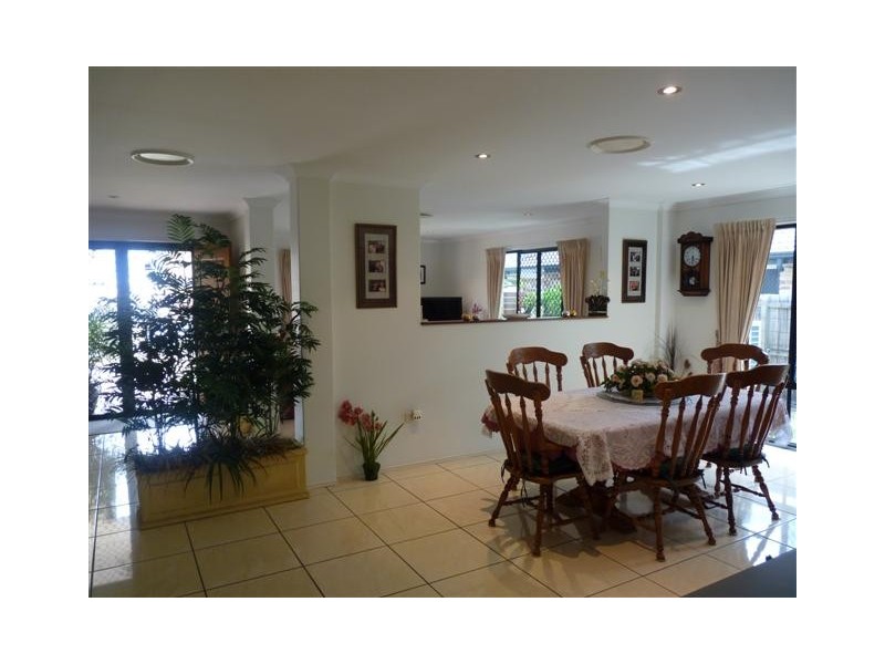 32 Harrison Cct, Urangan QLD 4655