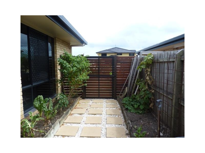 32 Harrison Cct, Urangan QLD 4655