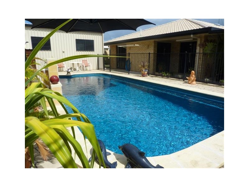 32 Harrison Cct, Urangan QLD 4655