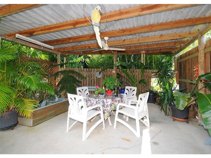 19 Limpus St, Urangan QLD 4655