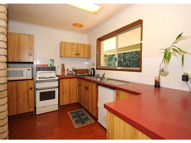 19 Limpus St, Urangan QLD 4655