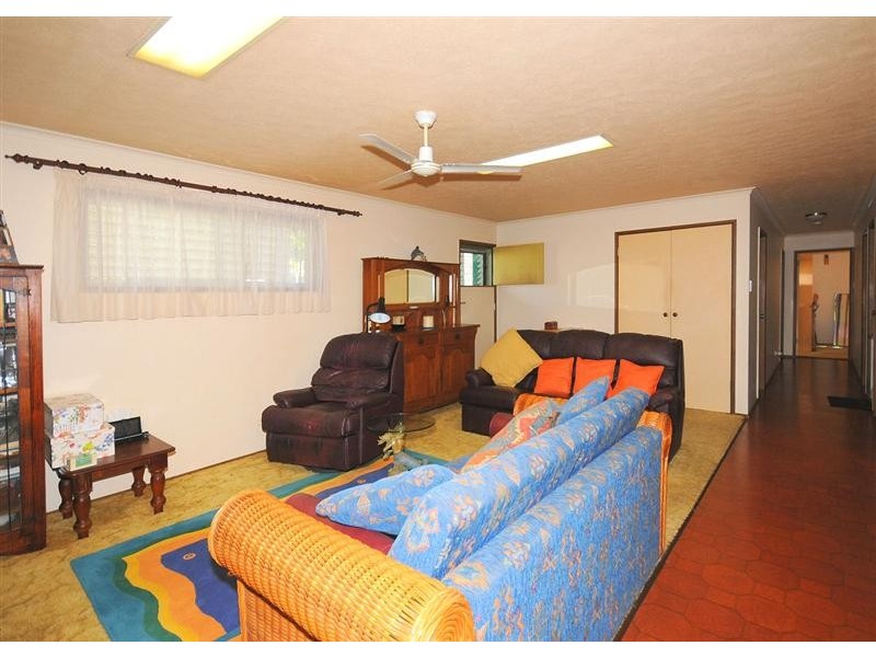 19 Limpus St, Urangan QLD 4655