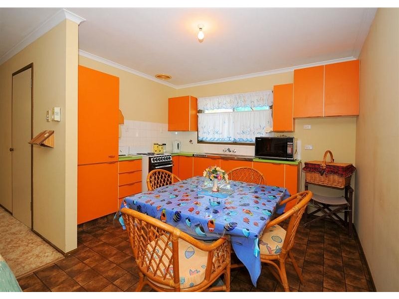19 Limpus St, Urangan QLD 4655