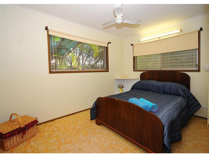19 Limpus St, Urangan QLD 4655