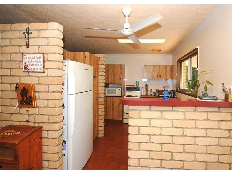 19 Limpus St, Urangan QLD 4655