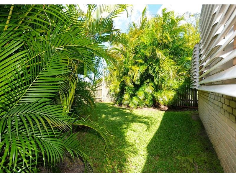 19 Limpus St, Urangan QLD 4655
