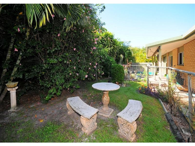 19 Limpus St, Urangan QLD 4655
