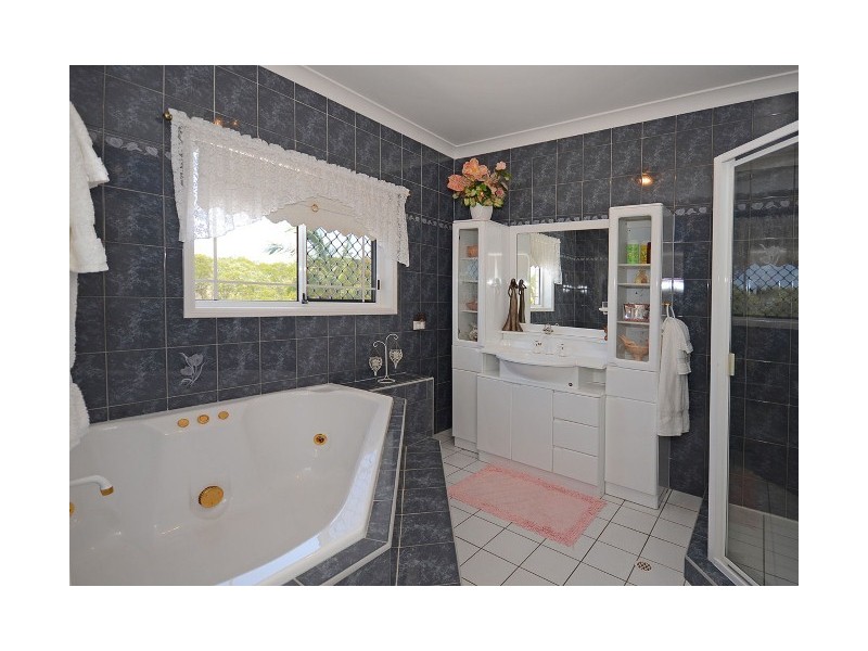 10 Cove Blvd, River Heads QLD 4655