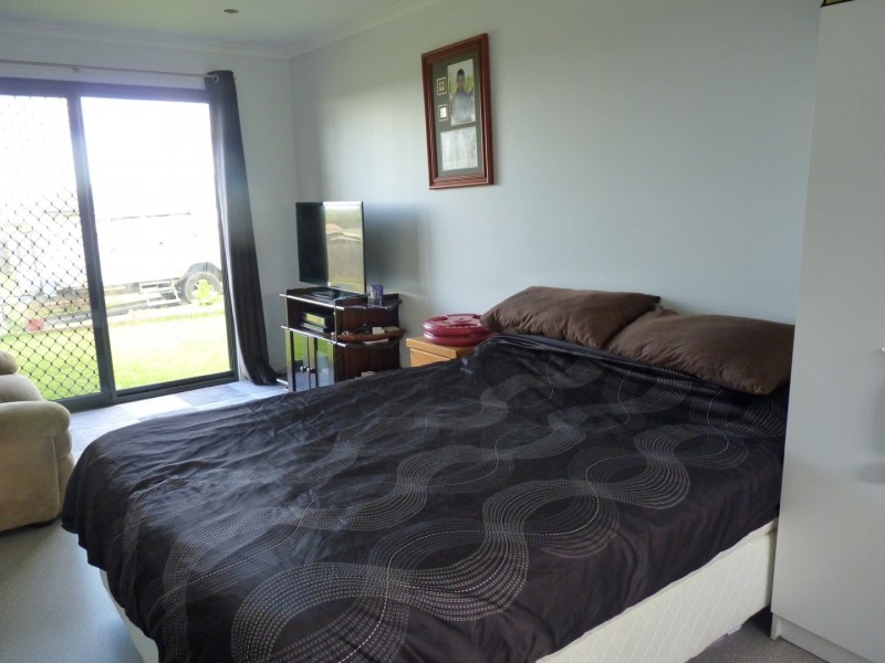 6 Sunad Crt, Nikenbah QLD 4655