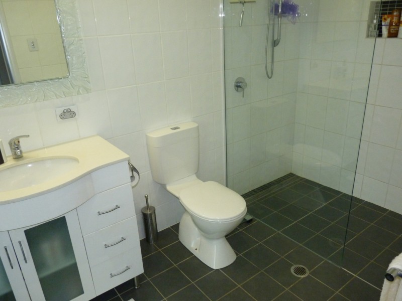 6 Sunad Crt, Nikenbah QLD 4655