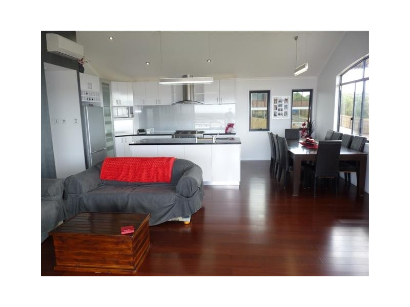 6 Sunad Crt, Nikenbah QLD 4655