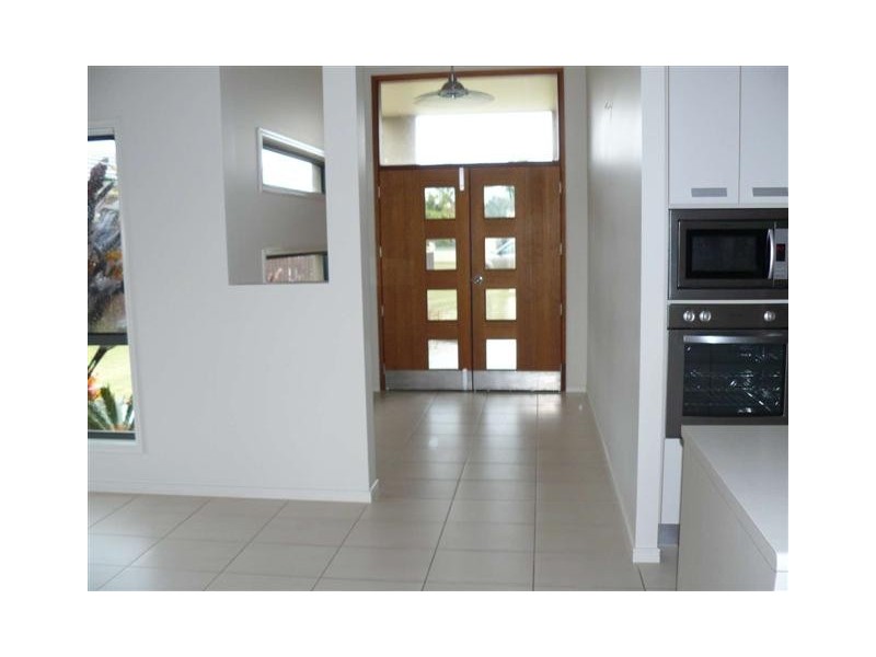 13 Pembridge Cct, Urraween QLD 4655