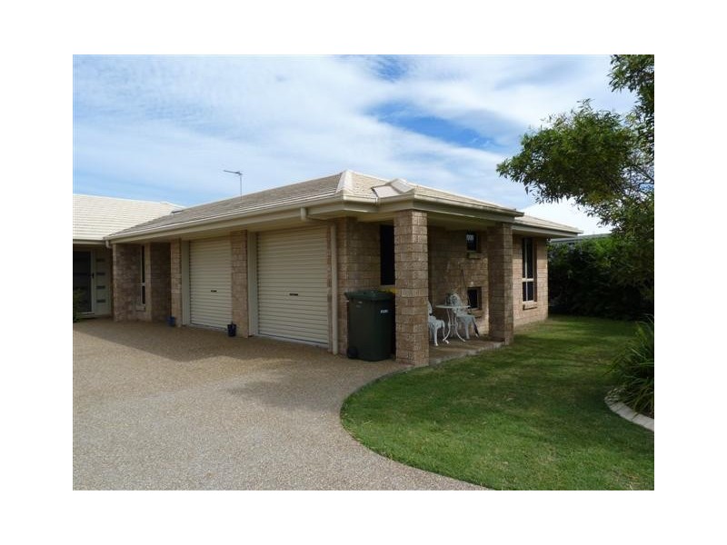2/14 Fulmar Ct, Burrum Heads QLD 4659