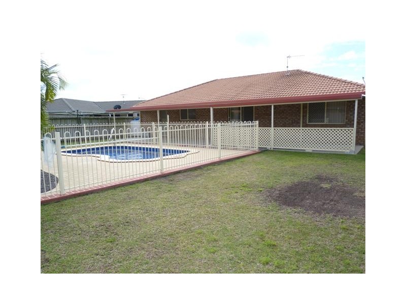33 Anchorage Cct, Point Vernon QLD 4655