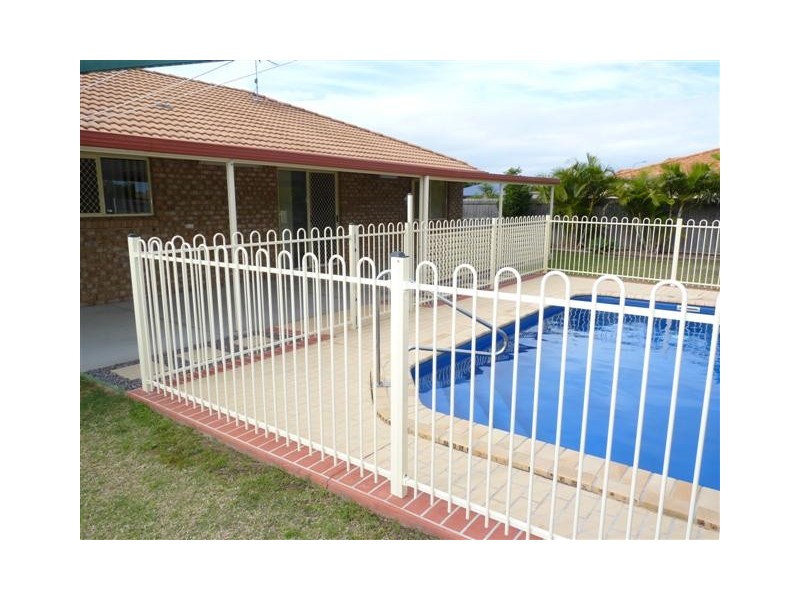33 Anchorage Cct, Point Vernon QLD 4655
