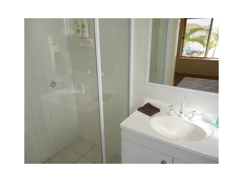 33 Anchorage Cct, Point Vernon QLD 4655