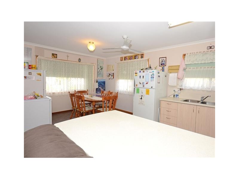 U2 / 208 Elizabeth St, Urangan QLD 4655