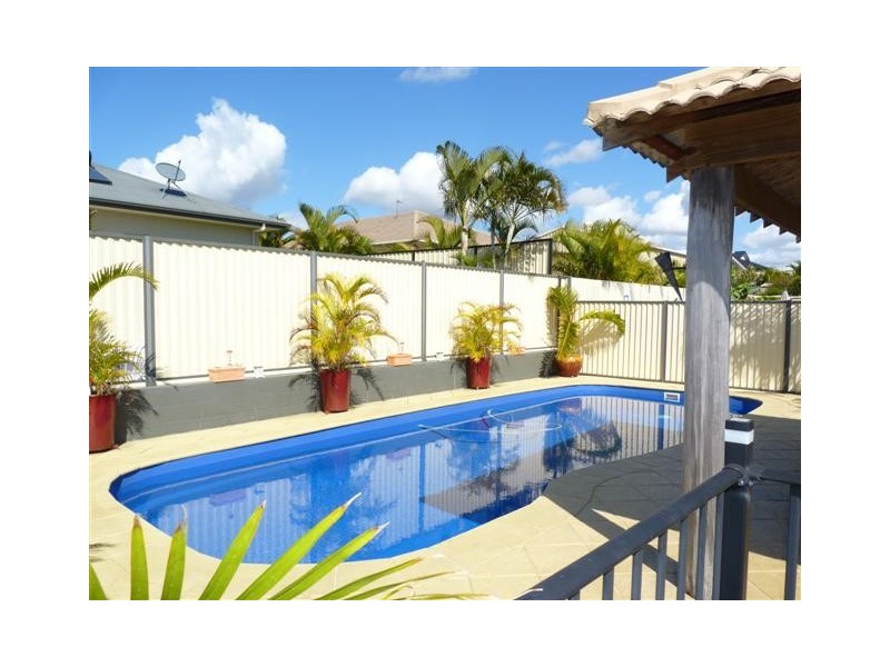 13 Harrison Cct, Urangan QLD 4655