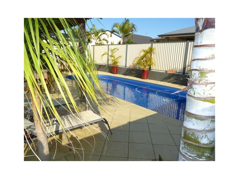 13 Harrison Cct, Urangan QLD 4655