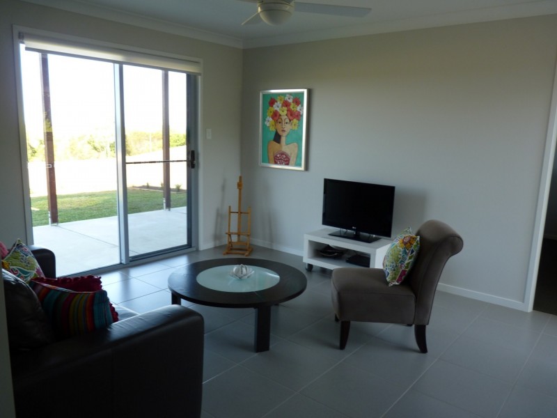 17 Sandy View Dr, Nikenbah QLD 4655