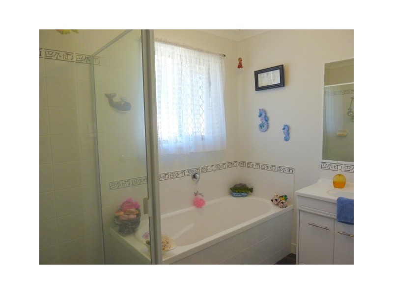 32 Orchid Dr, Burrum Heads QLD 4659